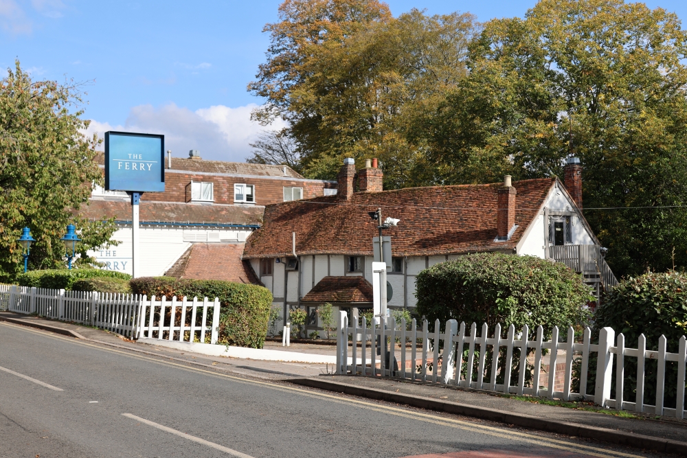 Historic exterior of The Ferry pub in Cookham for local dining near CIM Business Centre