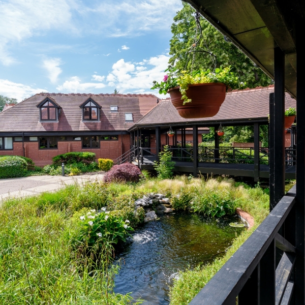 cim-business-centre-cookham-grounds-exterior