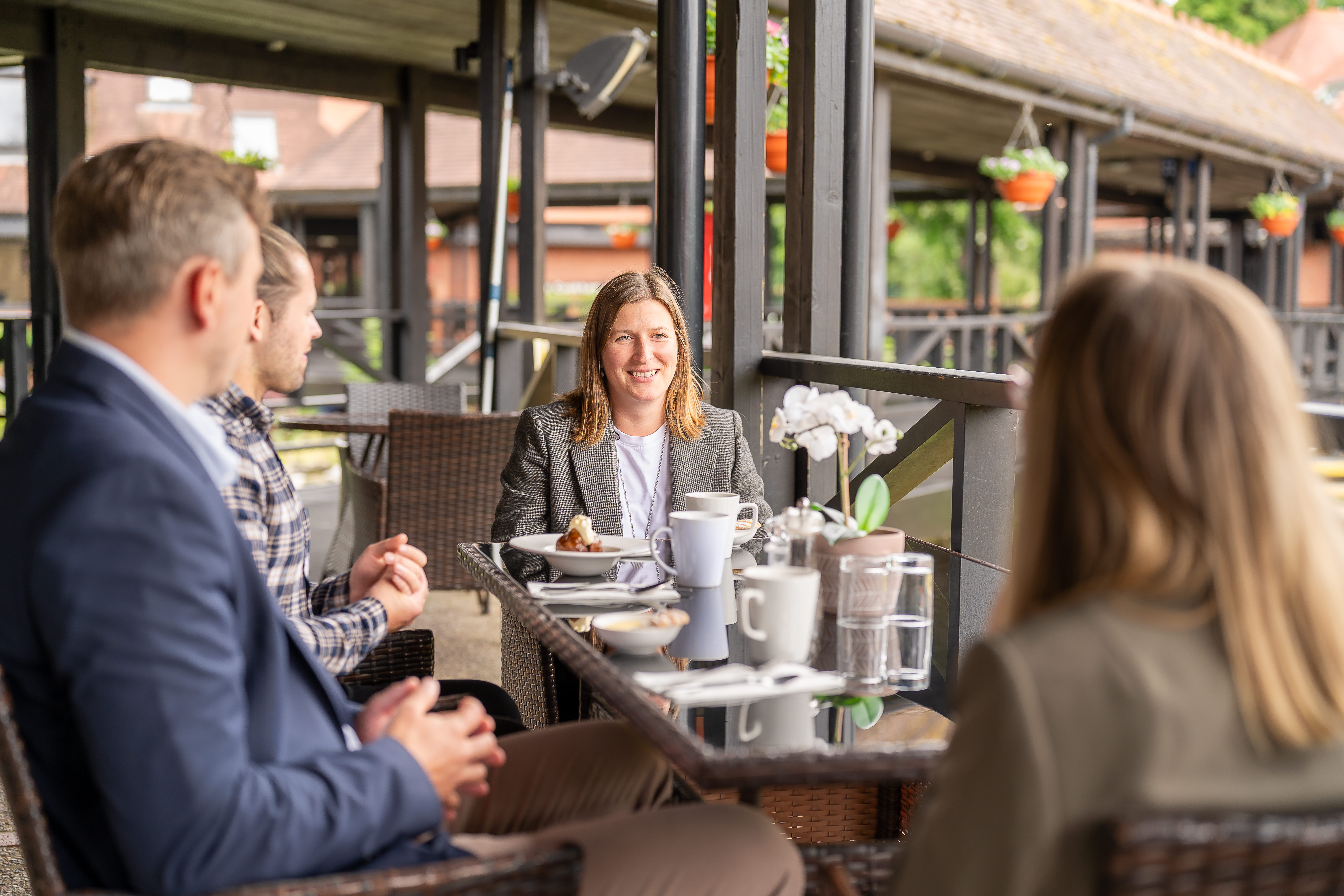 cim-business-centre-outdoor-terrace-dining-delegates