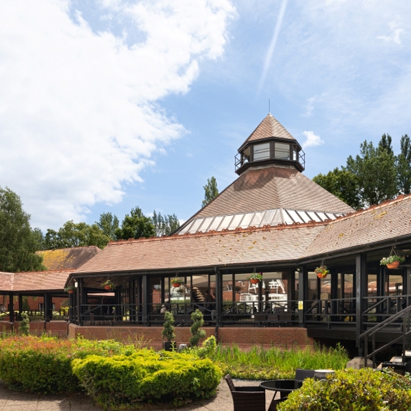 cim-business-centre-exterior-grounds-berkshire